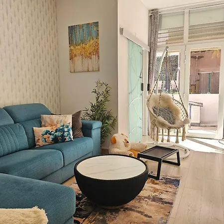 Pansiyon Double Bedroom In With Terrace Center