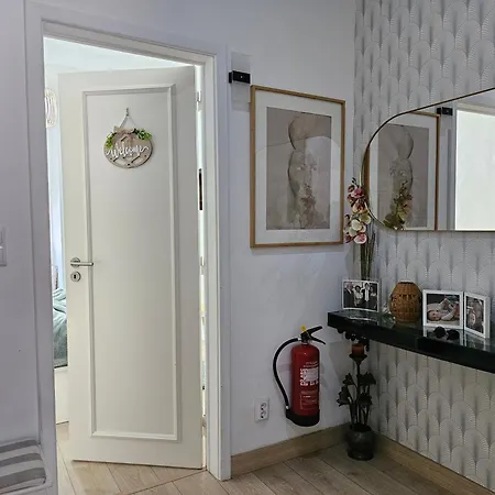 Double Bedroom In Apartment With Terrace Center Lisbon
