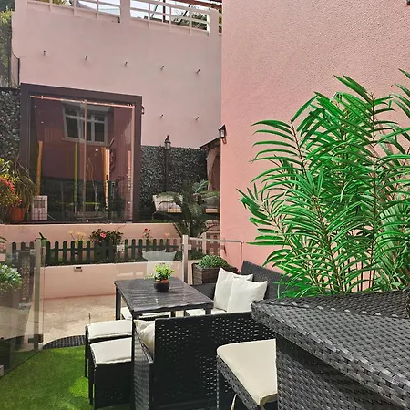 Проживание в семье Double Bedroom In Apartment With Terrace Center Lisbon