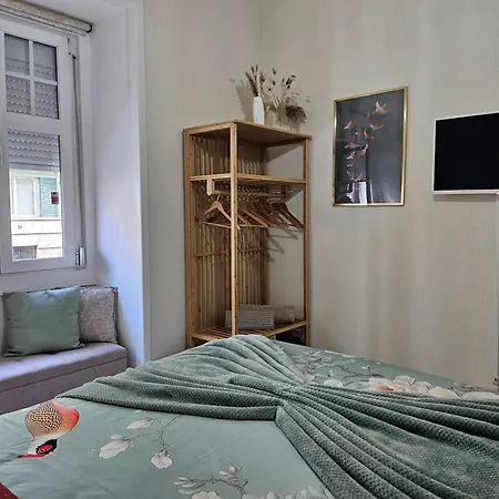 Проживание в семье Double Bedroom In Apartment With Terrace Center Lisbon *