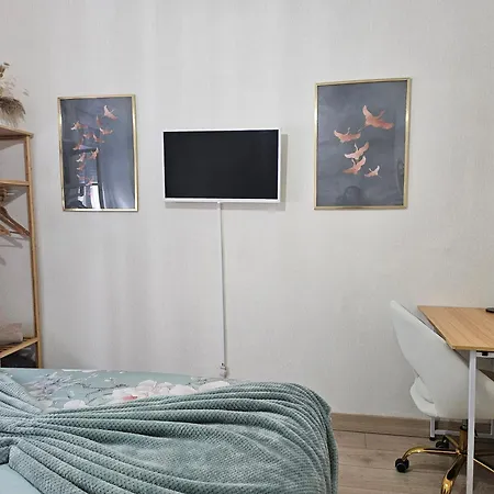 Проживание в семье Double Bedroom In Apartment With Terrace Center Lisbon *