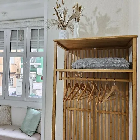 Проживание в семье Double Bedroom In Apartment With Terrace Center Lisbon *