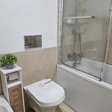 Проживание в семье Double Bedroom In Apartment With Terrace Center Lisbon Лиссабон