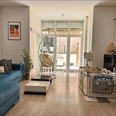 Double Bedroom In Apartment With Terrace Center Lisbon Лиссабон