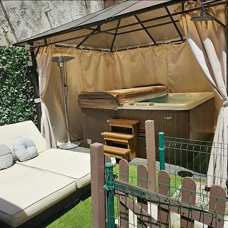 Double Bedroom In Apartment With Terrace Center Lisbon